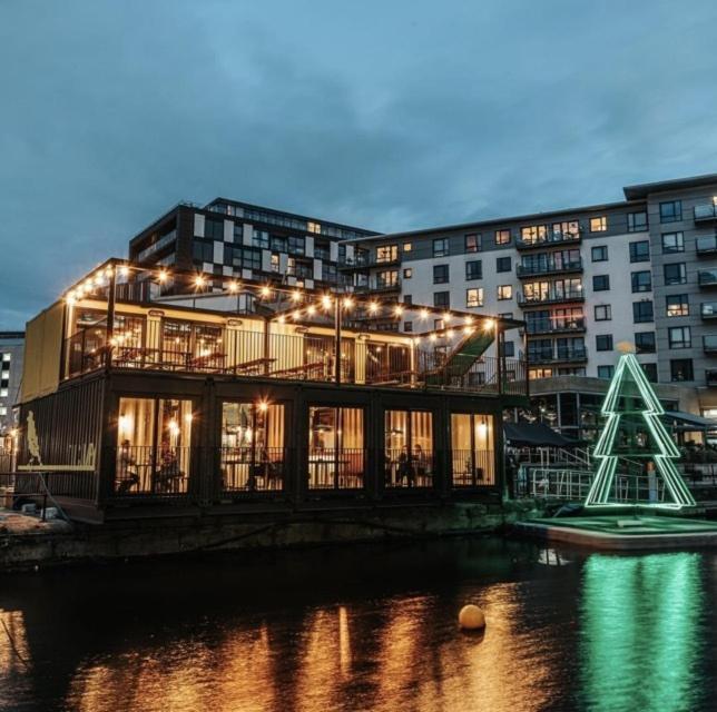 Deluxe River Canal View & Free Secure Parking! 利兹 外观 照片